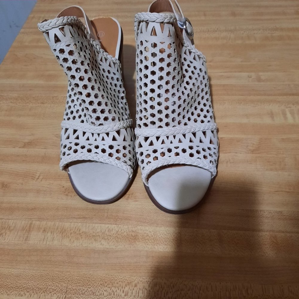 womens massini shoes size 11 light tan,beige block heel